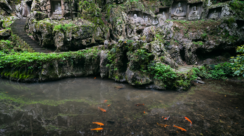 Le pic Feilai de Hangzhou : Exploration des anciennes grottes de calcaire Le_pic_Feilai_de_Hangzhou___Exploration_des_anciennes_grottes_de_calcaire
