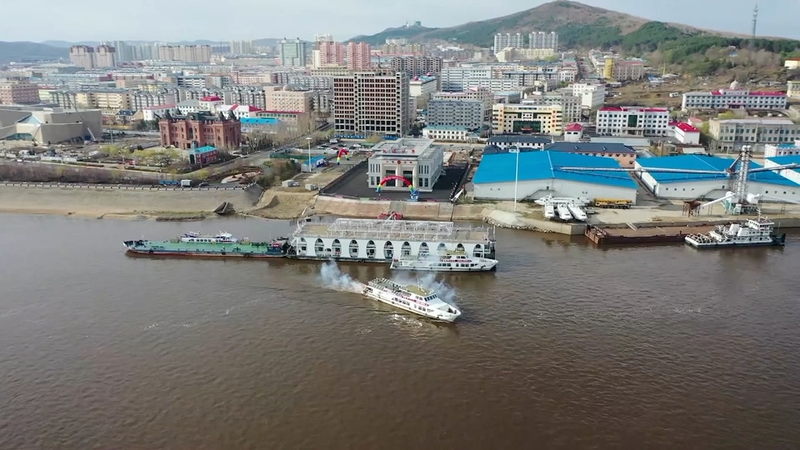 Le_service_fluvial_Chine_Russie_revient_pour_la_saison_2025 video poster