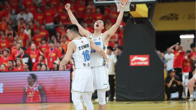 Les Canards battent les Lions 94-92 pour rester en vie en finale de la CBA Les_Canards_battent_les_Lions_94_92_pour_rester_en_vie_en_finale_de_la_CBA