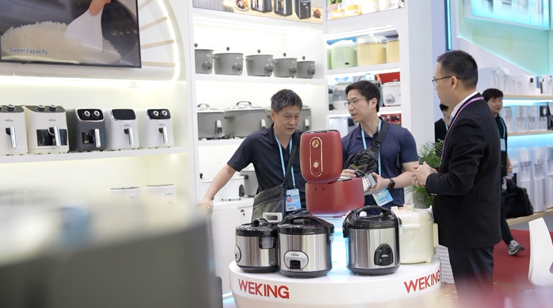 Les entreprises du continent chinois face à la tempête commerciale américaine : comment elles s’adaptent Les entreprises du continent chinois face à la tempête commerciale américaine : comment elles s'adaptent video poster