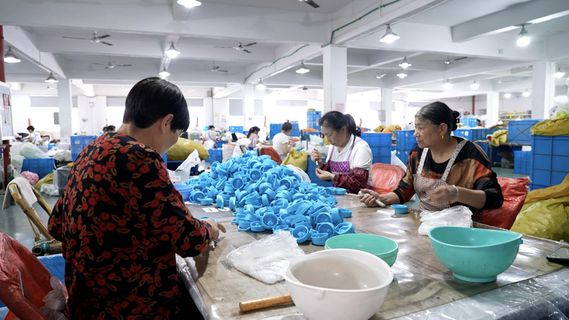 Les fabricants de jouets américains célèbrent un allègement tarifaire de 90 jours Les fabricants de jouets américains célèbrent un allègement tarifaire de 90 jours video poster