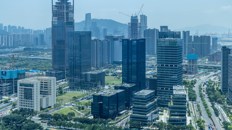 Des entreprises privées donnent leur avis lors du symposium économique du continent chinois Des entreprises privées donnent leur avis lors du symposium économique du continent chinois