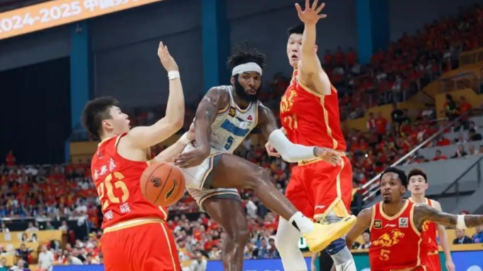 Les Lions de Guangsha égalisent les finales CBA 1-1 avec une victoire 103-96 Les Lions de Guangsha égalisent les finales CBA 1-1 avec une victoire 103-96