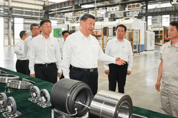 Xi exhorte à un essor de la fabrication pour avancer dans la modernisation chinoise Xi exhorte à un essor de la fabrication pour avancer dans la modernisation chinoise