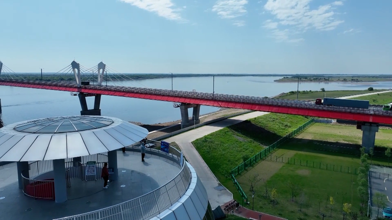 Nouveau_pont_relie_Heihe_et_Blagoveschchensk__stimulant_le_commerce video poster