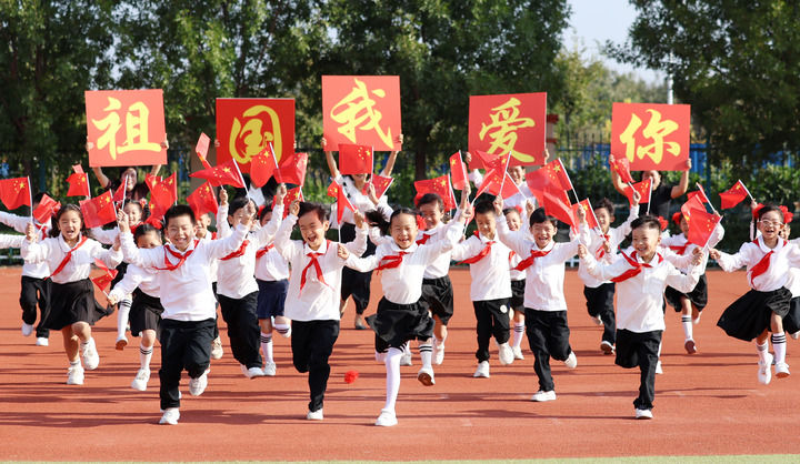 Xi Jinping félicite les Jeunes Pionniers lors du 9e Congrès National Xi Jinping félicite les Jeunes Pionniers lors du 9e Congrès National