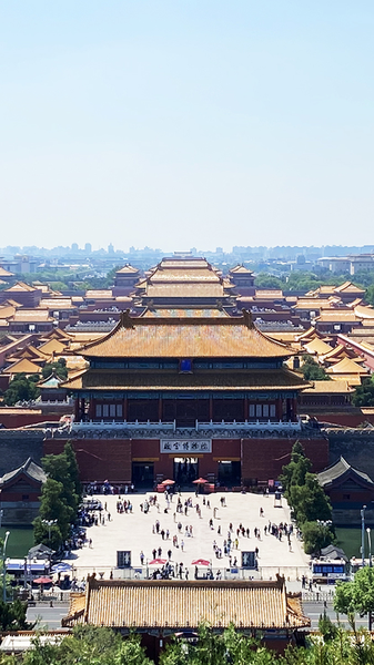 Élevez votre visite à Pékin avec les vues du sommet de la colline du parc Jingshan Élevez votre visite à Pékin avec les vues du sommet de la colline du parc Jingshan video poster