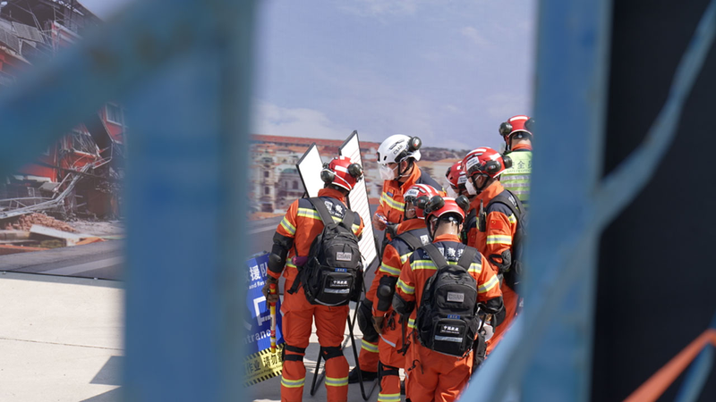 Les équipes de secours chinoises obtiennent la reclassification INSARAG Heavy USAR Les équipes de secours chinoises obtiennent la reclassification INSARAG Heavy USAR video poster