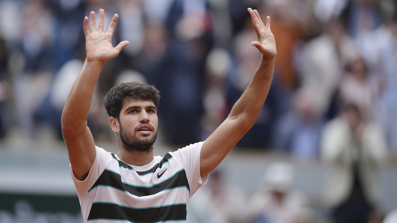 Feux d’artifice à Roland-Garros : Alcaraz & Swiatek au sommet lors des adieux de Nadal Feux d'artifice à Roland-Garros : Alcaraz & Swiatek au sommet lors des adieux de Nadal