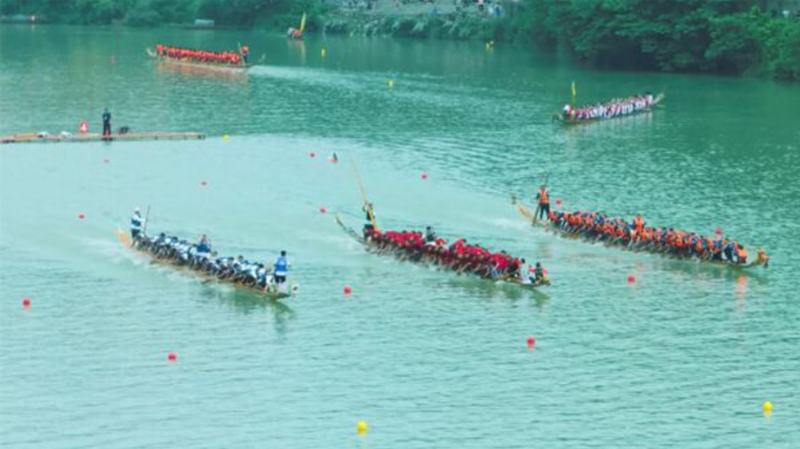 L'Excitation Monte Avec Le Lancement de la Course de Bateaux-Dragons à Guizhou
