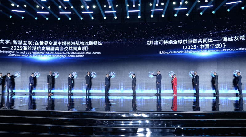 Les géants du transport maritime convergent à Ningbo pour le Forum de la Route de la Soie Maritime 2025 Les géants du transport maritime convergent à Ningbo pour le Forum de la Route de la Soie Maritime 2025 video poster