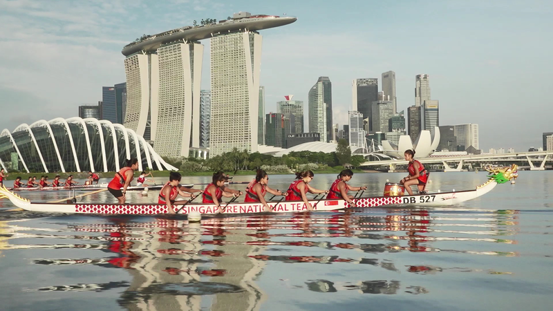 Pagaies, Pulsations & Fierté : L’équipe féminine de bateau-dragon de Singapour vise la scène mondiale Pagaies, Pulsations & Fierté : L'équipe féminine de bateau-dragon de Singapour vise la scène mondiale video poster