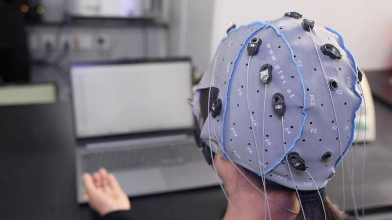 La Chine teste une nouvelle casquette BCI non invasive pour la rééducation cérébrale La Chine teste une nouvelle casquette BCI non invasive pour la rééducation cérébrale video poster
