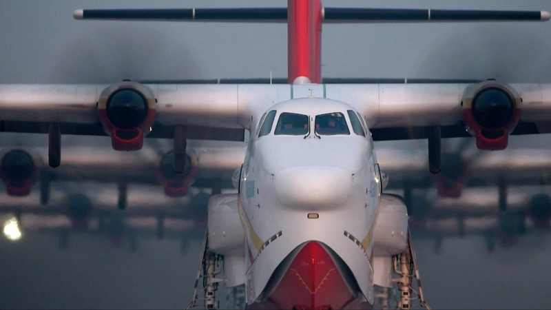 L’avion amphibie AG600 de la Chine réussit les tests de vent de travers L'avion amphibie AG600 de la Chine réussit les tests de vent de travers video poster