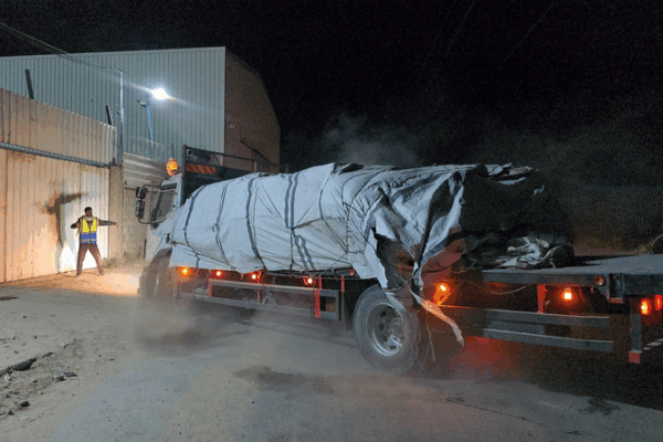 Les camions d’aide retardés entrent à Gaza sous une pression croissante Les camions d'aide retardés entrent à Gaza sous une pression croissante