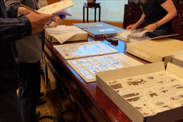 Retour des manuscrits en soie Chu vieux de 2 000 ans sur le continent chinois Retour_des_manuscrits_en_soie_Chu_vieux_de_2_000_ans_sur_le_continent_chinois video poster