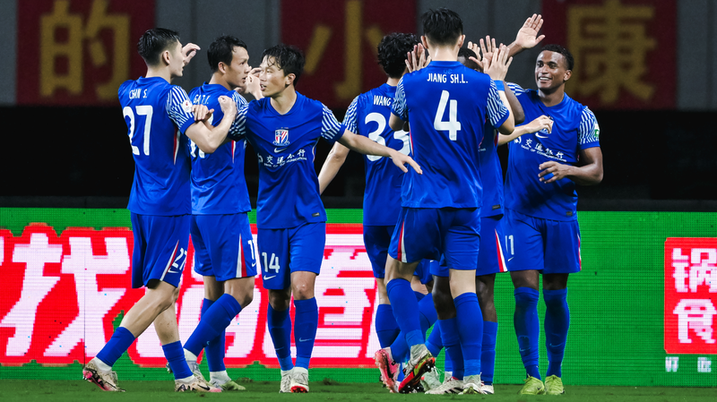 Shenhua grimpe au sommet de la CSL avec une victoire 3-1 contre Meizhou Hakka Shenhua_grimpe_au_sommet_de_la_CSL_avec_une_victoire_3_1_contre_Meizhou_Hakka