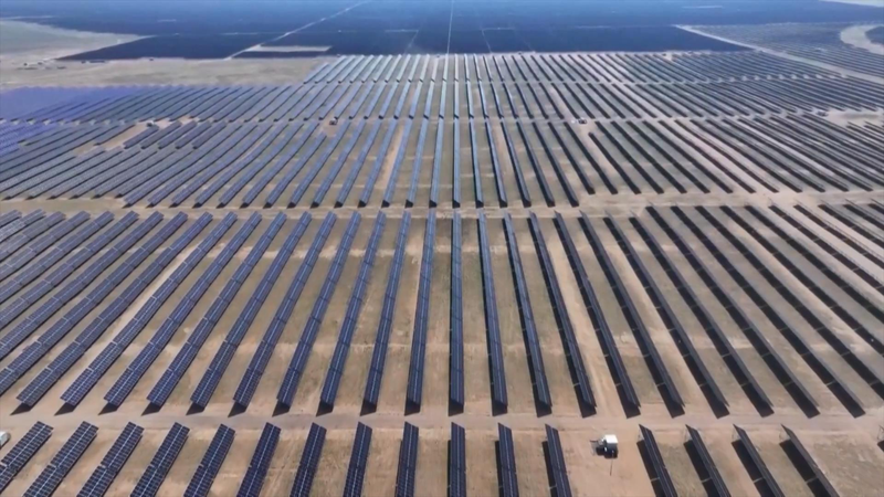 La Chine ouvre le premier centre de test solaire à grande échelle dans le désert La Chine ouvre le premier centre de test solaire à grande échelle dans le désert