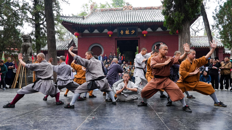 Les moines Shaolin repoussent les limites avec la maîtrise du kung-fu doux Les moines Shaolin repoussent les limites avec la maîtrise du kung-fu doux