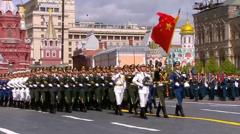 La Garde d’Honneur de l’APL défile lors du 80e défilé de la Journée de la Victoire à Moscou La Garde d'Honneur de l'APL défile lors du 80e défilé de la Journée de la Victoire à Moscou video poster