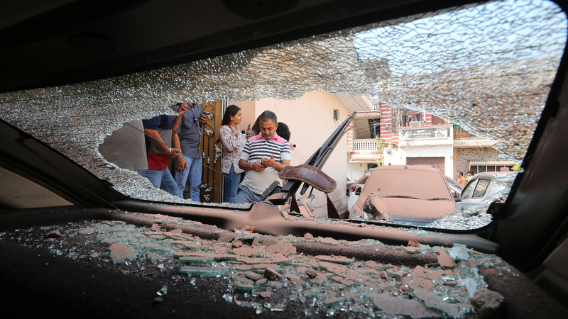 L'Inde et le Pakistan échangent des frappes de drones et de missiles le long de la frontière du Cachemire