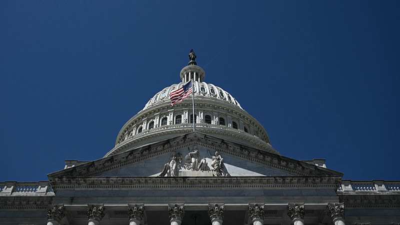 La démocratie américaine au bord du gouffre : montée d'un régime corporatif-militaire