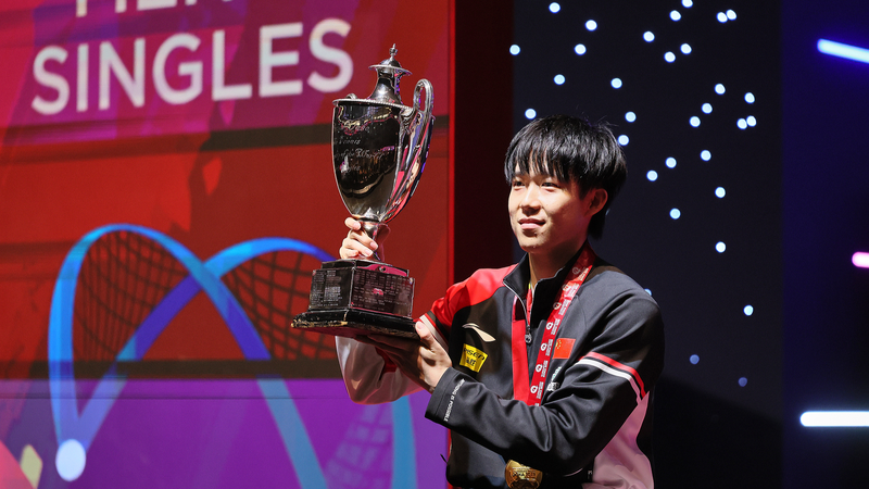 Wang Chuqin triomphe, remporte le titre mondial de tennis de table Wang_Chuqin_triomphe__remporte_le_titre_mondial_de_tennis_de_table