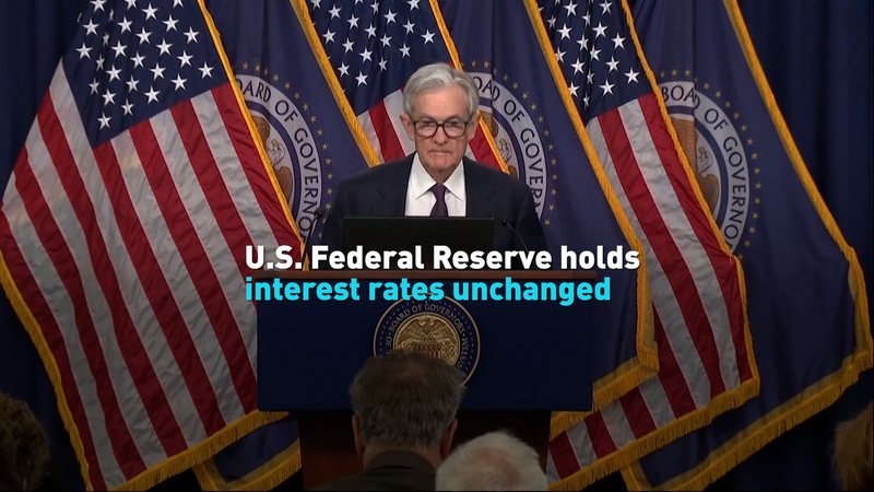 La Fed maintient le taux clé à 4,5 % en raison de l’incertitude liée aux tarifs La Fed maintient le taux clé à 4,5 % en raison de l'incertitude liée aux tarifs video poster