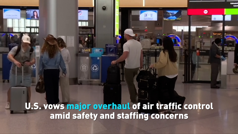 Les États-Unis promettent une refonte majeure de leur système de contrôle du trafic aérien vieillissant Les États-Unis promettent une refonte majeure de leur système de contrôle du trafic aérien vieillissant video poster