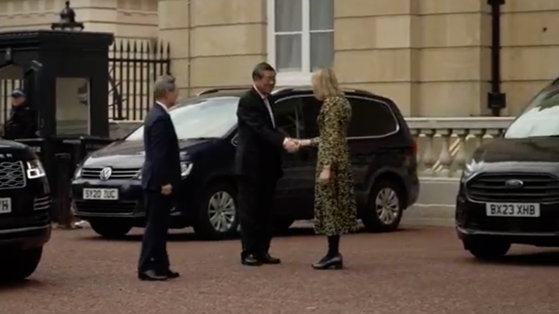 Premières discussions économiques et commerciales Chine-États-Unis débutent à Londres video poster