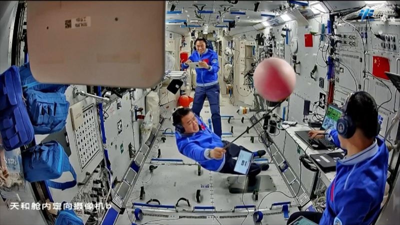 L’équipage de Shenzhou-20 réalise plus de 10 expériences sur la station spatiale chinoise L'équipage de Shenzhou-20 réalise plus de 10 expériences sur la station spatiale chinoise