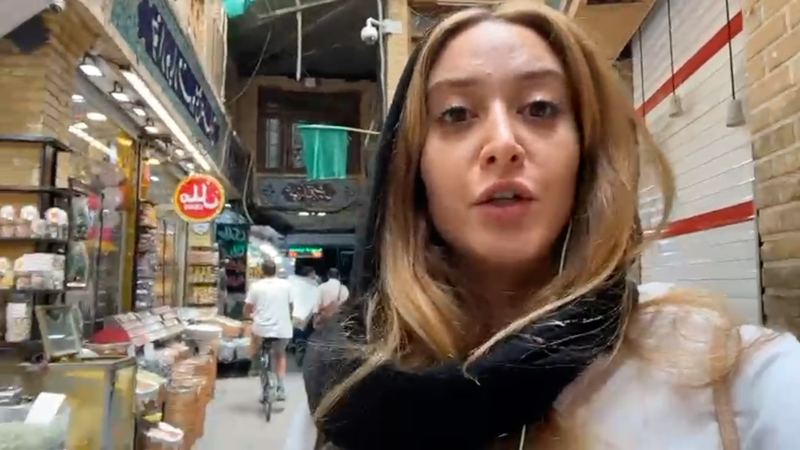 La vie quotidienne à Téhéran : Braver les grèves et l'incertitude video poster