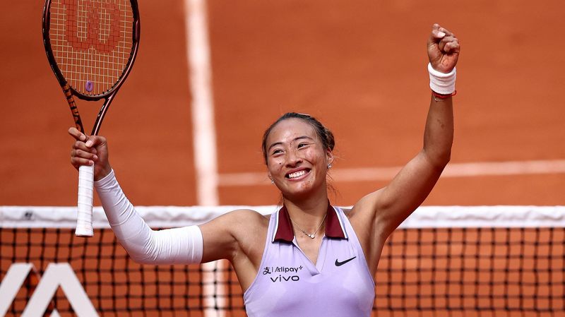 Zheng Qinwen avance en quarts de finale à Roland-Garros Zheng Qinwen avance en quarts de finale à Roland-Garros