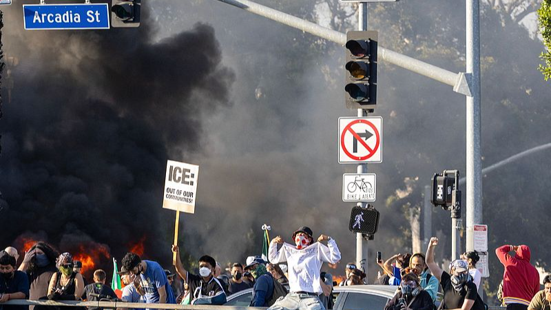 Les citoyens américains rejettent le déploiement militaire dans les manifestations de LA, selon les sondages Les citoyens américains rejettent le déploiement militaire dans les manifestations de LA, selon les sondages