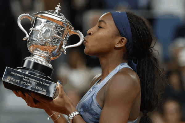 Coco Gauff brille à Paris, remporte son premier titre à Roland-Garros Coco Gauff brille à Paris, remporte son premier titre à Roland-Garros