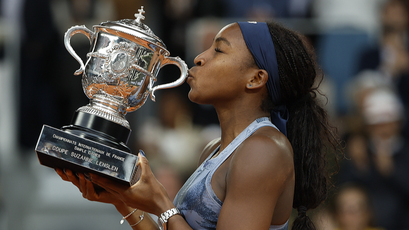 Coco Gauff brille à Paris, remporte son premier titre à Roland-Garros