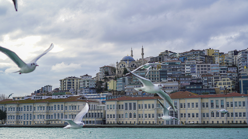 Les pourparlers de paix entament une deuxième série au palais de Ciragan à Istanbul Les pourparlers de paix entament une deuxième série au palais de Ciragan à Istanbul video poster