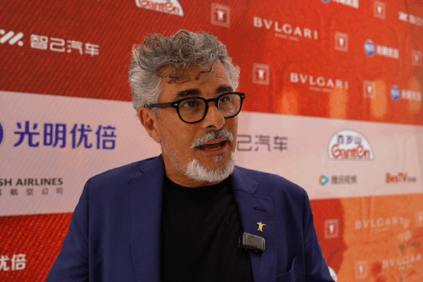 Les films italiens brillent au festival de Shanghai, renforçant les liens cinématographiques sino-italiens Les films italiens brillent au festival de Shanghai, renforçant les liens cinématographiques sino-italiens video poster