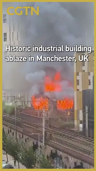 Incendie au bâtiment historique Hotspur Press de Manchester Incendie au bâtiment historique Hotspur Press de Manchester video poster