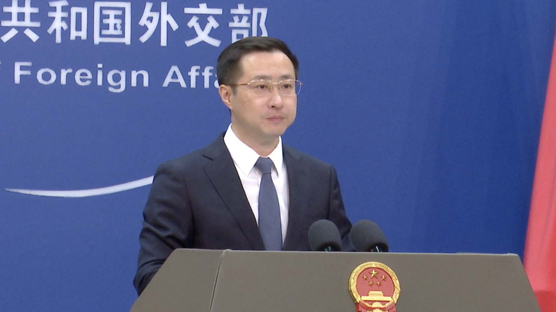 Pékin avertit : Les restrictions sur les visas des étudiants de Harvard nuisent à l’image des États-Unis Pékin avertit : Les restrictions sur les visas des étudiants de Harvard nuisent à l'image des États-Unis video poster
