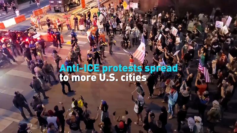 Des manifestations contre l'ICE éclatent dans les villes américaines video poster