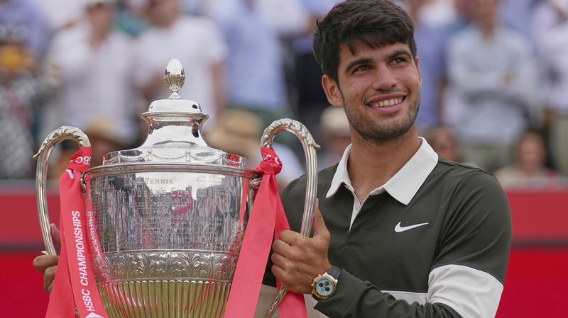 Alcaraz triomphe à nouveau au Queen’s Club, vise la défense de Wimbledon Alcaraz triomphe à nouveau au Queen’s Club, vise la défense de Wimbledon