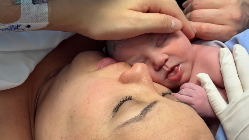 Histoire réalisée au Mexique : bébé né d’un embryon fertilisé par IA Histoire réalisée au Mexique : bébé né d'un embryon fertilisé par IA video poster