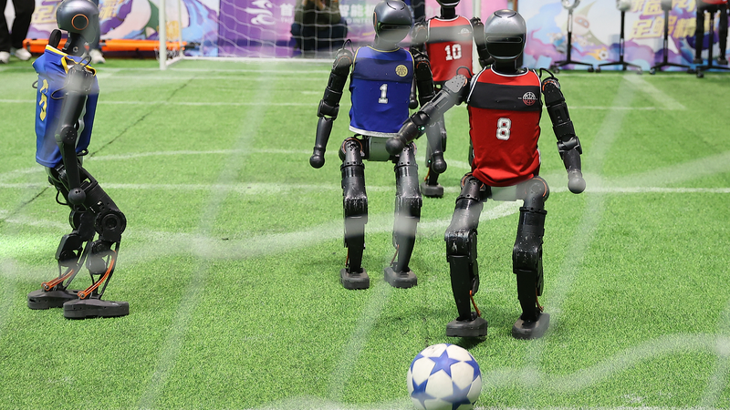 Les Jeux Mondiaux de Robots Humanoïdes 2025 débutent avec un match de football robotisé 3 contre 3 à Pékin video poster