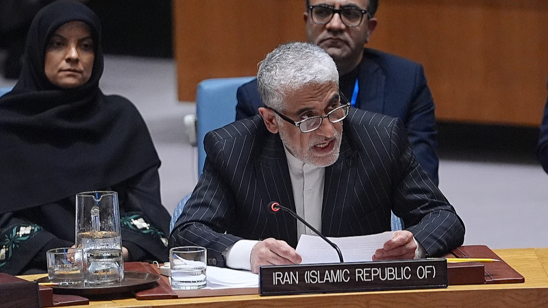 L’Iran qualifie les pourparlers nucléaires avec les États-Unis de ‘dénués de sens’ après une frappe israélienne L'Iran qualifie les pourparlers nucléaires avec les États-Unis de 'dénués de sens' après une frappe israélienne