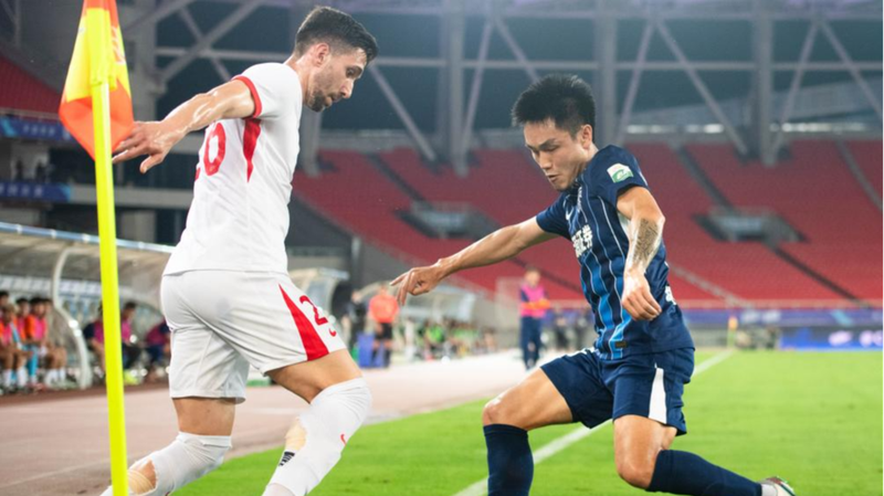 Retour de la CSL : Wuhan Three Towns brille, Dalian rend hommage à Fei Yu