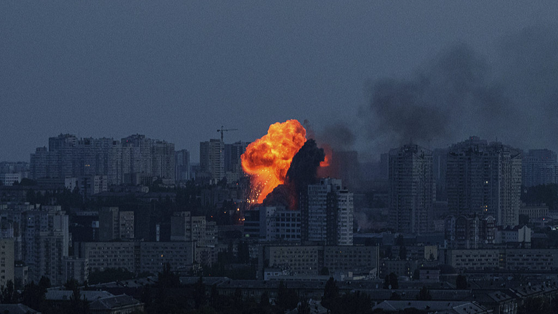 Six morts, 80 blessés dans une attaque aérienne massive sur Kyiv Six morts, 80 blessés dans une attaque aérienne massive sur Kyiv