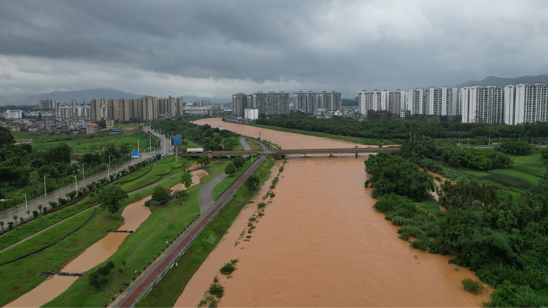 Alerte rouge : risque de torrents de montagne dans six provinces du continent chinois Alerte_rouge___risque_de_torrents_de_montagne_dans_six_provinces_du_continent_chinois