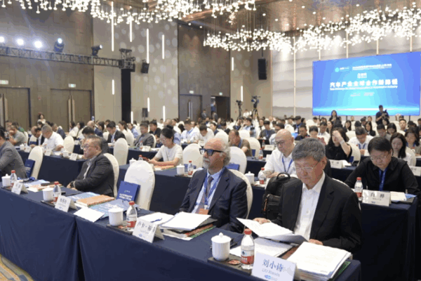 Augmentation des exportations de voitures du continent chinois : les VNE en hausse de 64,6 % Augmentation_des_exportations_de_voitures_du_continent_chinois___les_VNE_en_hausse_de_64_6__ video poster