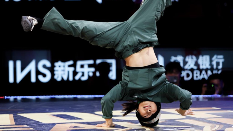 B-Girl Royal et Shigekix balayent les titres asiatiques du breaking B_Girl_Royal_et_Shigekix_balayent_les_titres_asiatiques_du_breaking video poster